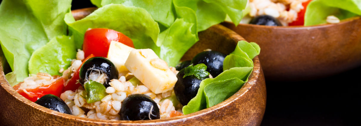 Insalata di farro con olive, pomodorini e Pecorino Toscano DOP